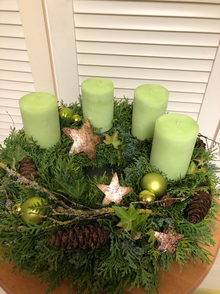 adventní věnec - jehličí 19 Inspirace na krásné adventní věnce z jehličí – vytvořte si letos vlastní