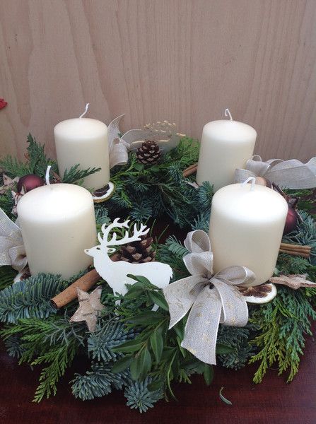 adventní věnec - jehličí 2 Inspirace na krásné adventní věnce z jehličí – vytvořte si letos vlastní
