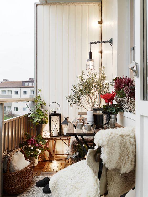 balkon 11 Vyzdobte si balkón a parapety: 25+ krásných zimních nápadů