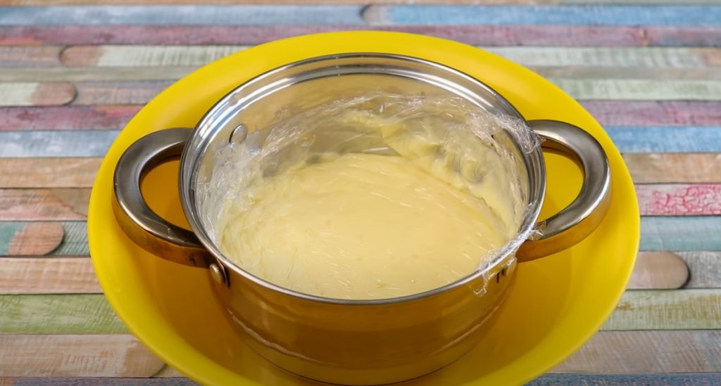 Absolutně jednoduchý recept na sušenkový dort se skvělým smetanovým krémem