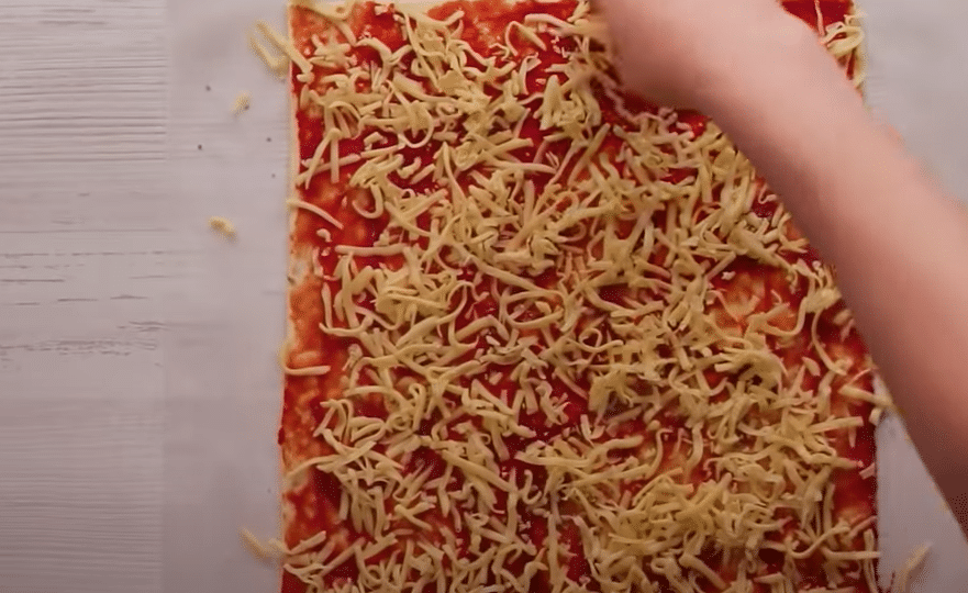 fantastické sýrové vrtule z listového těsta – rychlá a snadná příprava! fantastické sýrové vrtule z listového těsta – rychlá a snadná příprava!