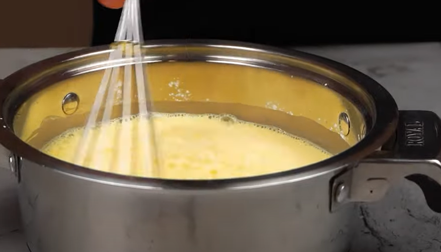 recept na vynikající piškotový dezert se smetanou a vanilkový krémem! recept na vynikající piškotový dezert se smetanou a vanilkový krémem!