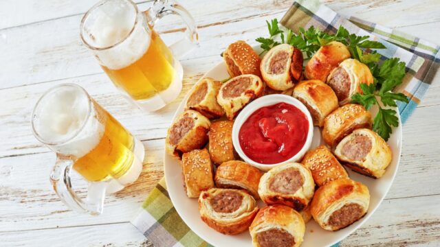 szybka przystawka do dobrze schłodzonego piwa – roladki z kiełbasą
