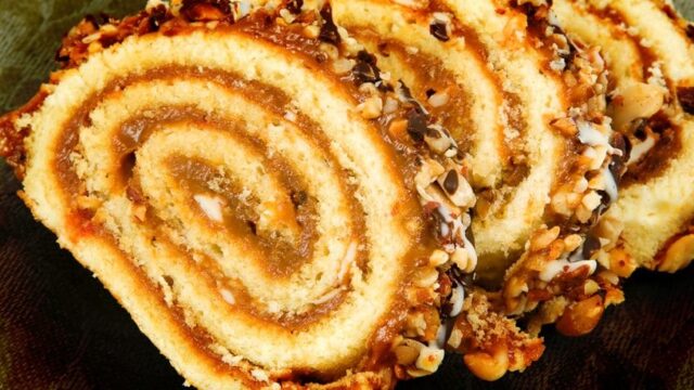 rolada marlenowska – rolowana odmiana popularnego ciasta miodowego
