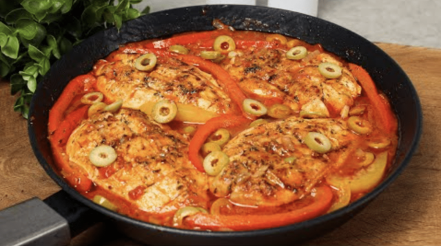 vyzkousejte-tento-snadny-recept-na-kureci-prsa-s-neuveritelne-lahodnou-zeleninou