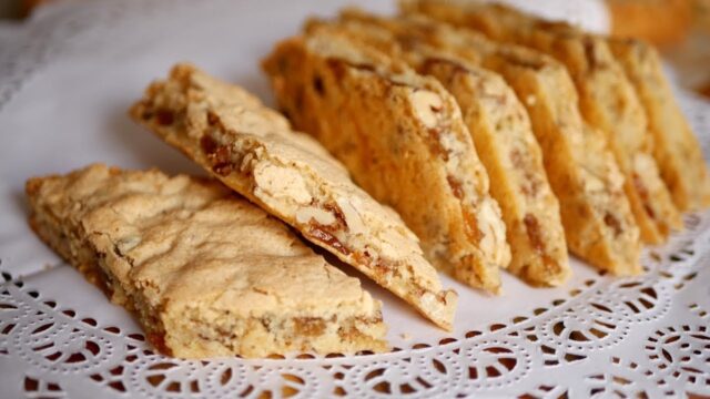 Biscuiti-cu-nuci-si-stafide