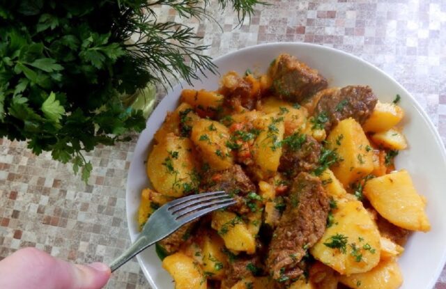 gulas-cu-cartofi-si-legume