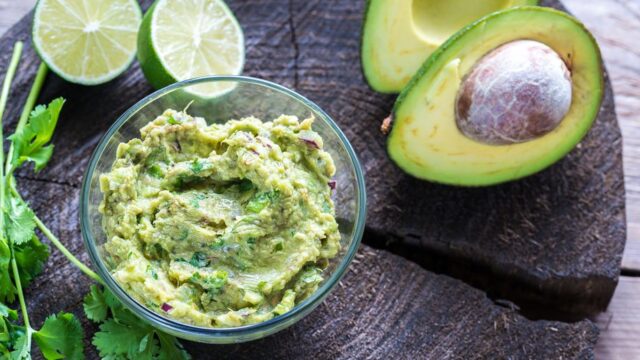 Avokadove-guacamole