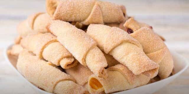 Cornulete-de-casa-cu-umplutura-de-dulceata-11