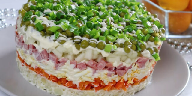 Salata-de-boeuf-cu-un-ingrediente-pe-care-nu-l-ati-mai-adaugat-pana-acum-0
