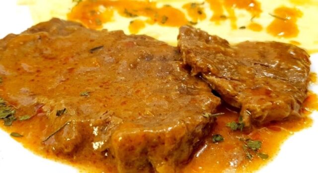 hovezi-pecene-je-mekka-jako-maslo-k-jejimu-snedeni-nepotrebujete-nuz-tak-krehce-se-rozplyva-v-ustech
