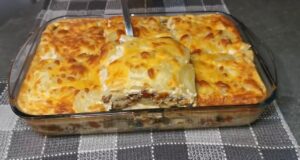 Pieczone ziemniaki z mięsem mielonym – szybki i smaczny obiad