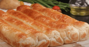 Wskazówka na szybki i smaczny obiad: wytrawny strudel z nadzieniem z ziemniaków i szynki
