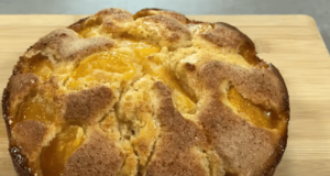 Deser, który od razu podbije Cię swoim pysznym smakiem: Prosta tarta z mandarynkami!