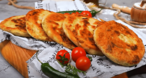 Paszteciki serowe z koperkiem przygotowane na patelni