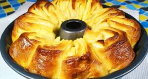 Spróbuj tego ciasta z jabłkami z foremki bundt, które na pewno Cię zaskoczy