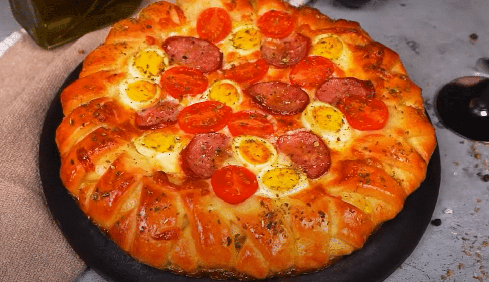 netradiční pizza z kynutého těsta – inspirace na odpolední slanou svačinku! netradiční pizza z kynutého těsta – inspirace na odpolední slanou svačinku!