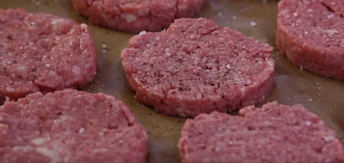 Fantastické mleté maso v bramborovo-sýrovém kabátku: Rychlá a jednoduchá příprava! Recept na mleté maso, zapečené s bramborami a sýrem - Prima inspirace