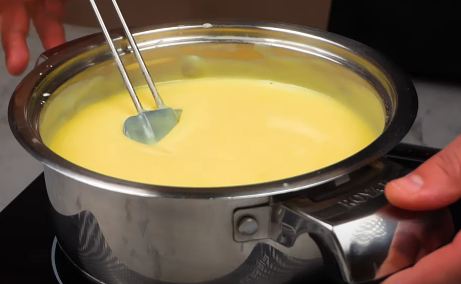 recept na vynikající piškotový dezert se smetanou a vanilkový krémem! recept na vynikající piškotový dezert se smetanou a vanilkový krémem!
