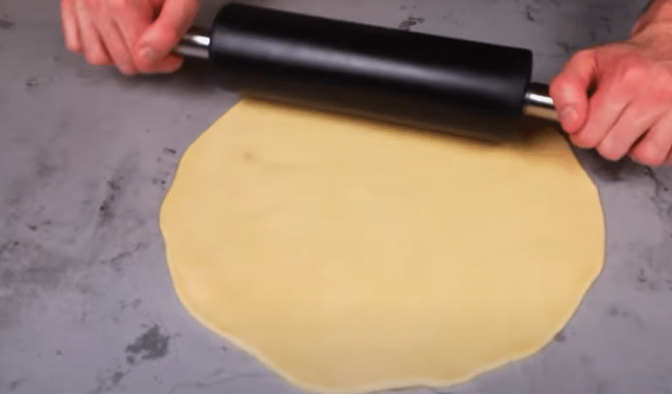 netradiční pizza z kynutého těsta – inspirace na odpolední slanou svačinku! netradiční pizza z kynutého těsta – inspirace na odpolední slanou svačinku!