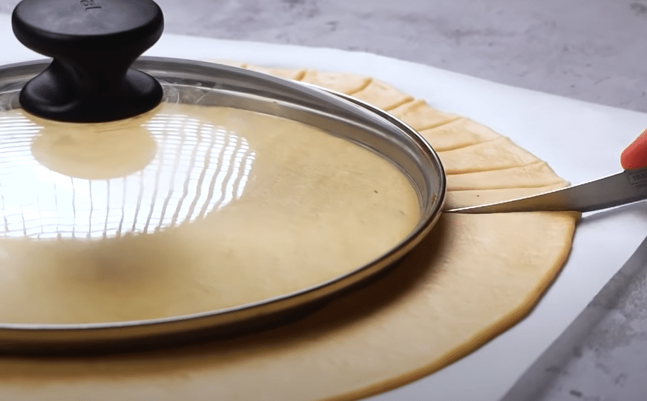 netradiční pizza z kynutého těsta – inspirace na odpolední slanou svačinku! netradiční pizza z kynutého těsta – inspirace na odpolední slanou svačinku!
