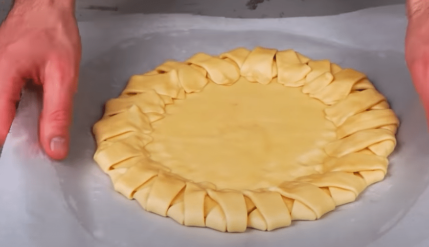 netradiční pizza z kynutého těsta – inspirace na odpolední slanou svačinku! netradiční pizza z kynutého těsta – inspirace na odpolední slanou svačinku!