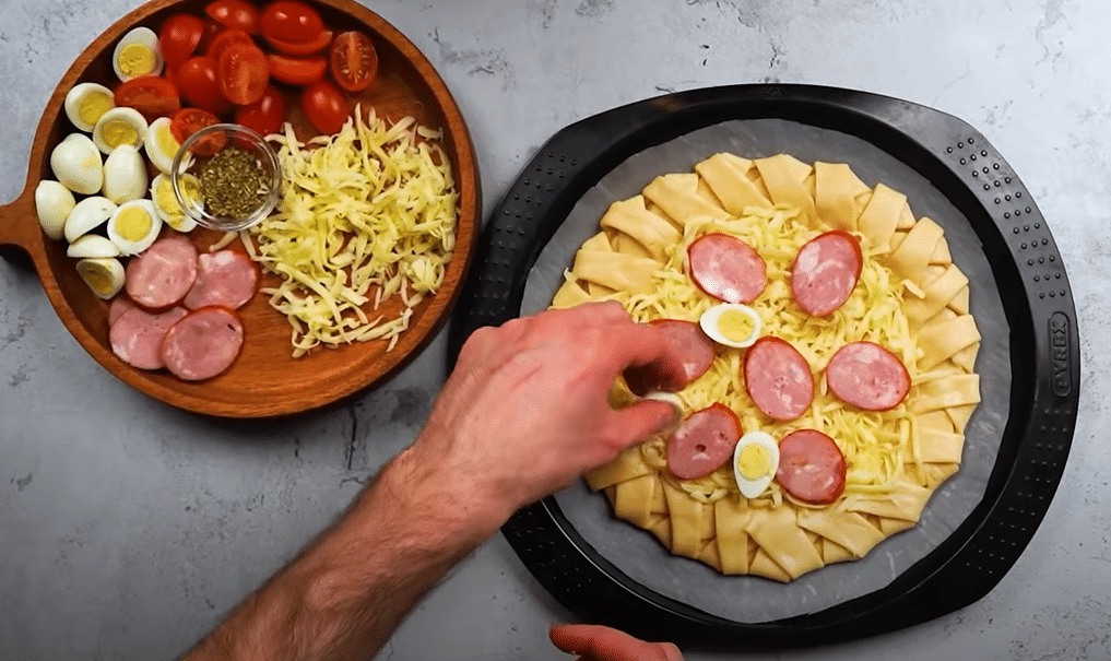 netradiční pizza z kynutého těsta – inspirace na odpolední slanou svačinku! netradiční pizza z kynutého těsta – inspirace na odpolední slanou svačinku!