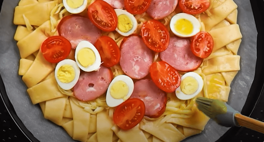 netradiční pizza z kynutého těsta – inspirace na odpolední slanou svačinku! netradiční pizza z kynutého těsta – inspirace na odpolední slanou svačinku!