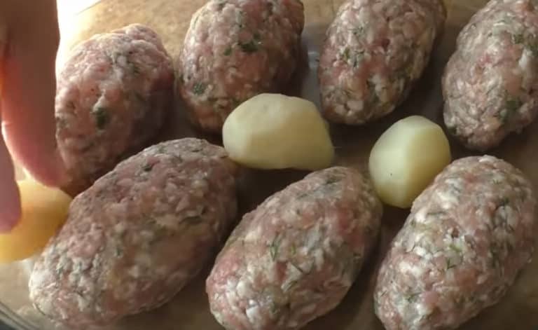 brambory zabalte do mletého masa a uložte do zapékací mísy – chutné a rychlé rolky brambory zabalte do mletého masa a uložte do zapékací mísy – chutné a rychlé rolky