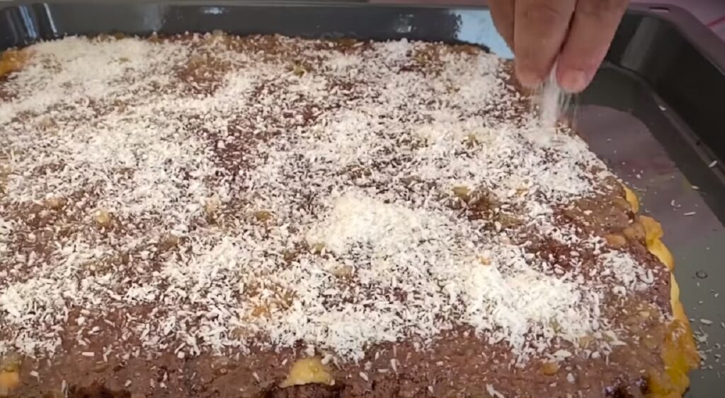 Desert-oriental-13 Potěšte své smysly! Krásny dvojfarebný koláč s džemom a kokosovými vločkami
