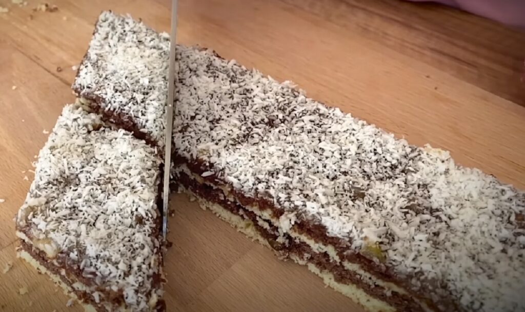 Desert-oriental-14 Potěšte své smysly! Krásny dvojfarebný koláč s džemom a kokosovými vločkami