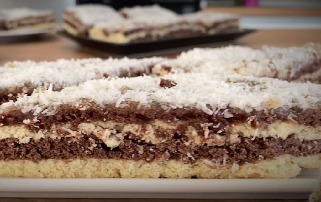Desert-oriental-15 Potěšte své smysly! Krásny dvojfarebný koláč s džemom a kokosovými vločkami