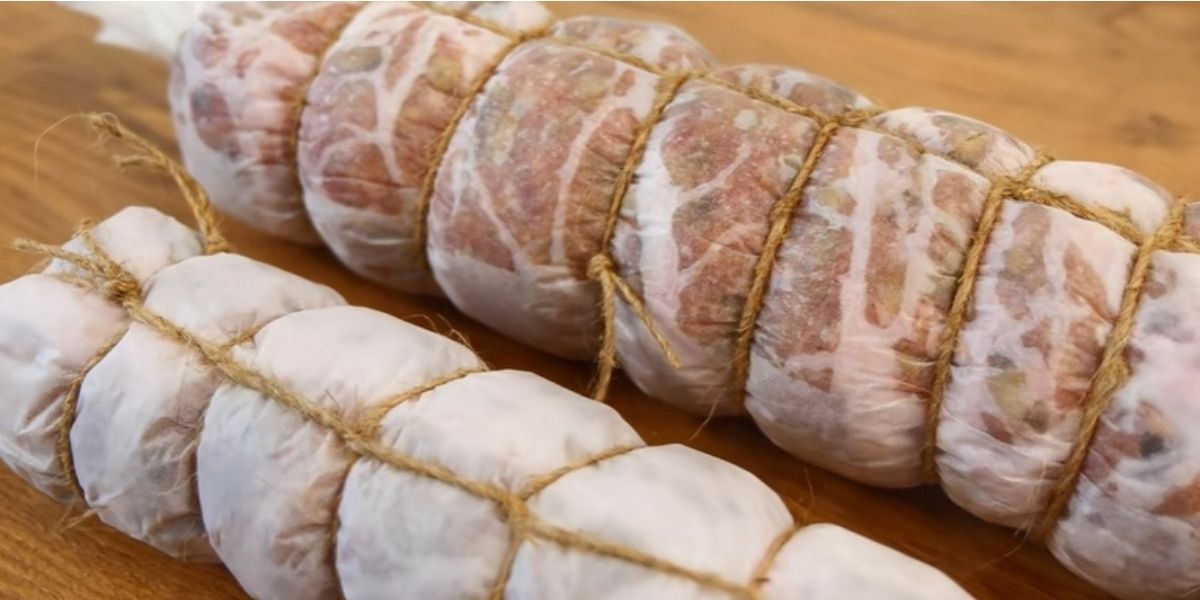 Mai-gustoasa-decat-orice-salam-din-comert-7 Netradiční slaná palačinková roláda s masem a houbami