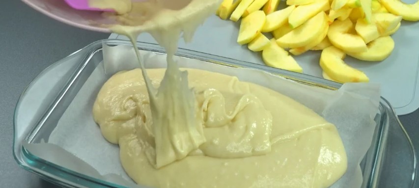Dokonale vláčný jablečný koláč