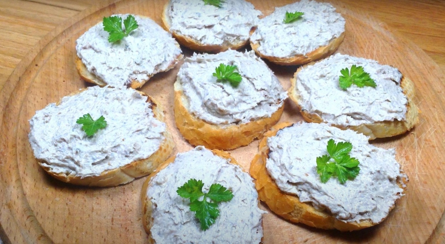 Pokud máte 1 vejce, mouku a mléko, udělejte si tento lahodný recept