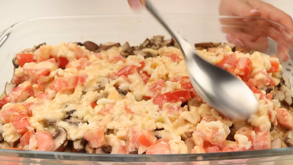skvělý recept z jednoho plechu – kuřecí maso, houby a brambory Skvělý recept z jednoho plechu – kuřecí maso, houby a brambory