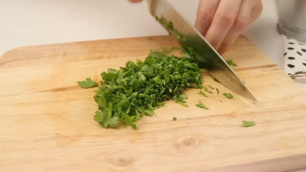skvělý recept z jednoho plechu – kuřecí maso, houby a brambory Skvělý recept z jednoho plechu – kuřecí maso, houby a brambory