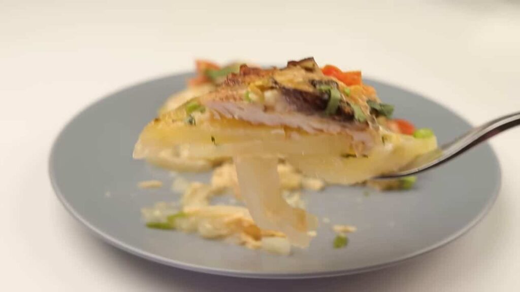 skvělý recept z jednoho plechu – kuřecí maso, houby a brambory Skvělý recept z jednoho plechu – kuřecí maso, houby a brambory