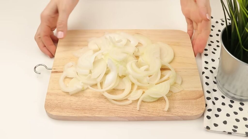 skvělý recept z jednoho plechu – kuřecí maso, houby a brambory Skvělý recept z jednoho plechu – kuřecí maso, houby a brambory
