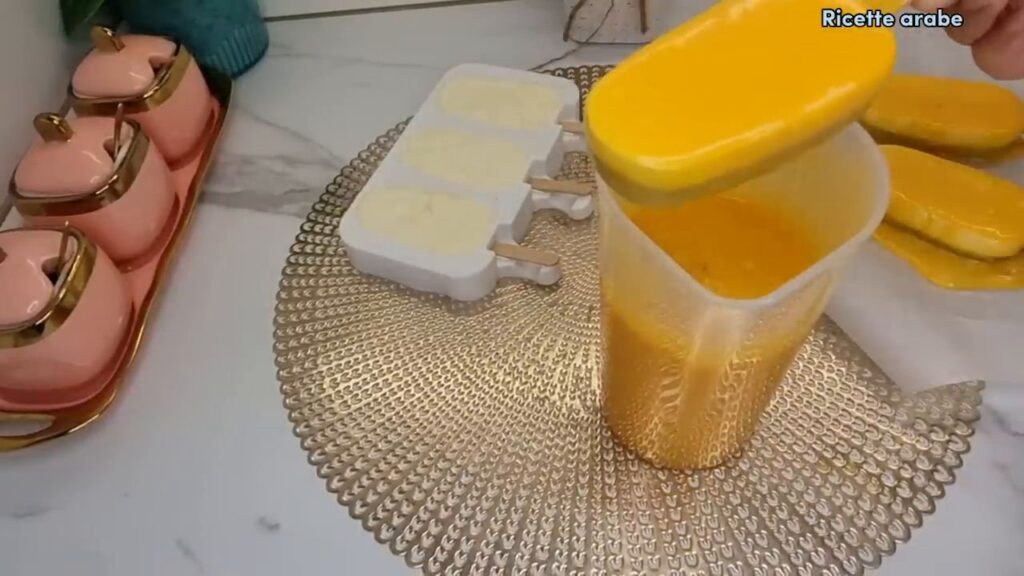 Domácí mražené ovocné nanuky a kuličky s pomerančovou polevou