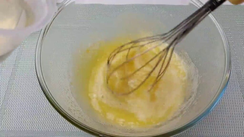 křehký a lahodný jablečný koláč, který má každý rád Křehký a lahodný jablečný koláč, který má každý rád