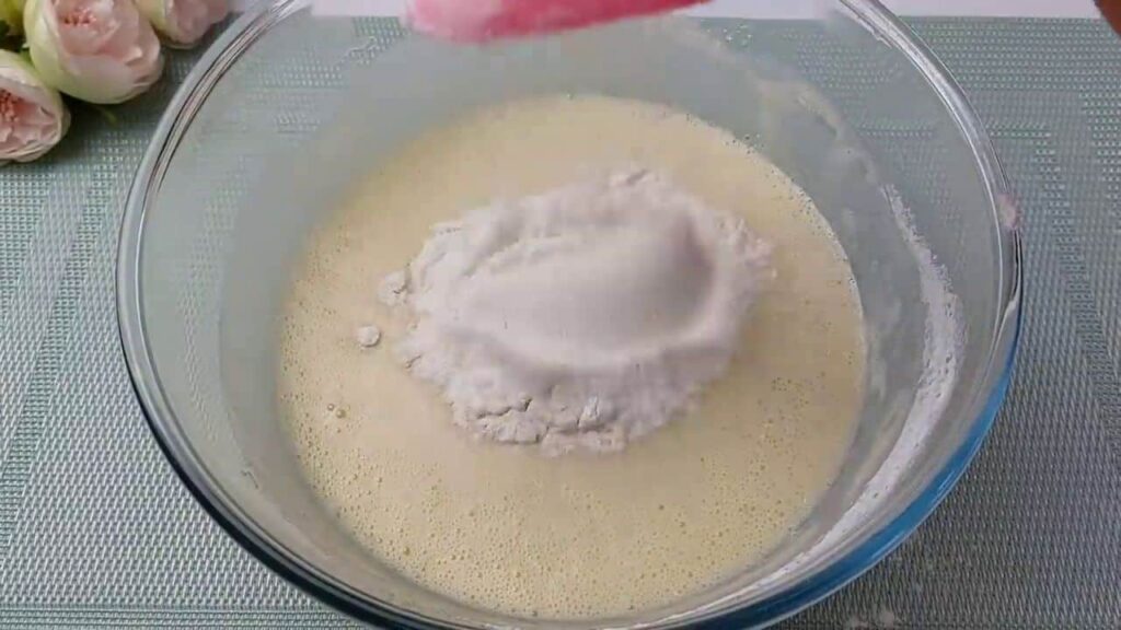 křehký a lahodný jablečný koláč, který má každý rád Křehký a lahodný jablečný koláč, který má každý rád