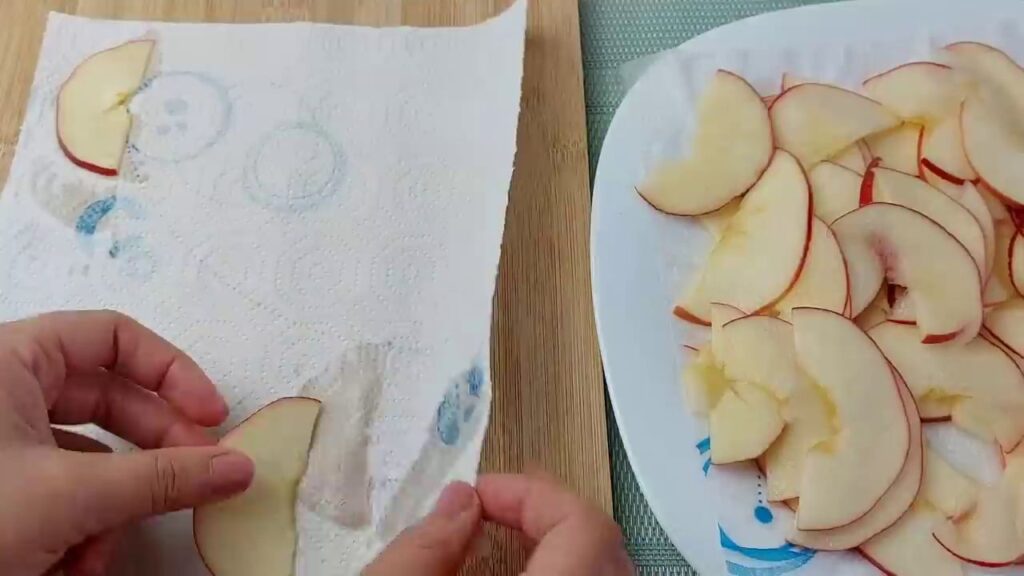 křehký a lahodný jablečný koláč, který má každý rád Křehký a lahodný jablečný koláč, který má každý rád