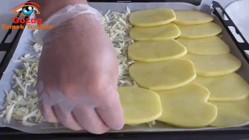 img-yrlvzU3GzPI-10 Bramborová pochoutka plněná směsí mletého masa, zeleniny a sýra – Jednoduchá slaná delikatesa!