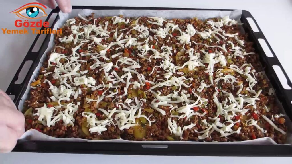 img-yrlvzU3GzPI-31 Bramborová pochoutka plněná směsí mletého masa, zeleniny a sýra – Jednoduchá slaná delikatesa!