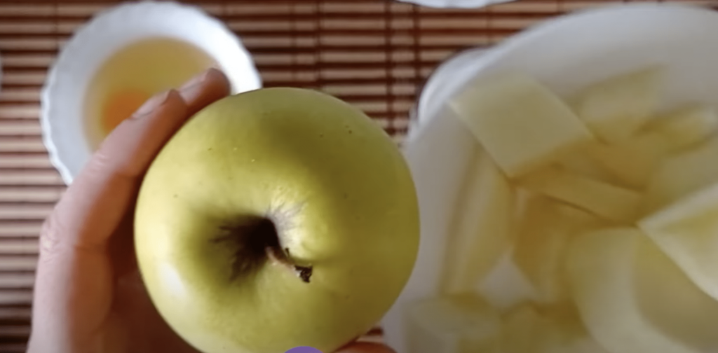 jabll kolac z mixeru 2 stačí jen rozmixoval a nalít na plech – jemný jogurtový koláč s jablky