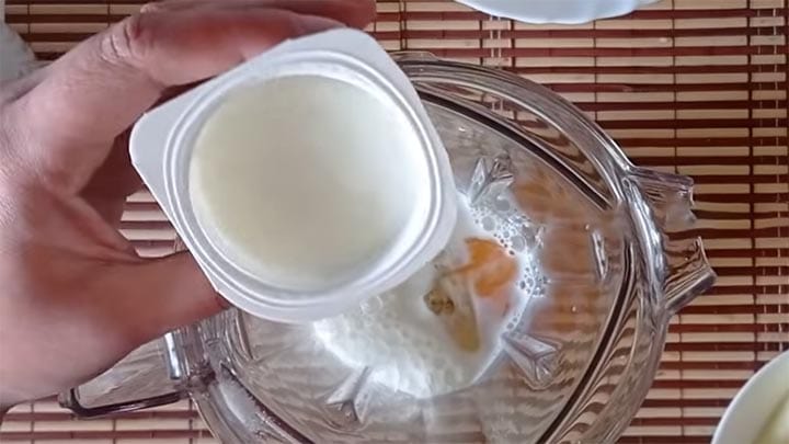 jabll kolac z mixeru 3 stačí jen rozmixoval a nalít na plech – jemný jogurtový koláč s jablky