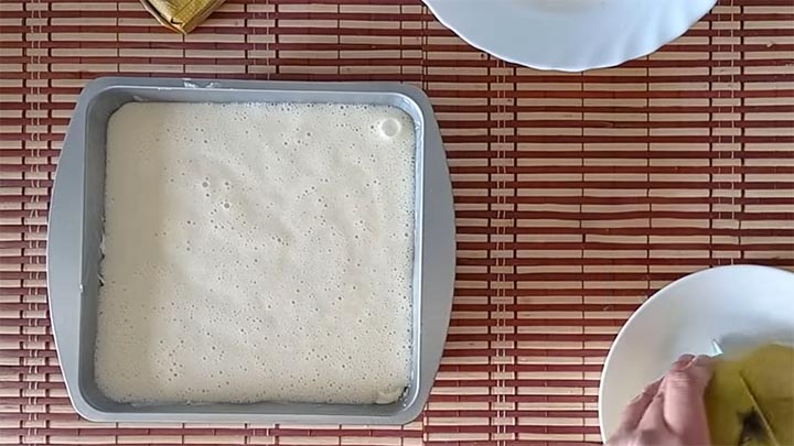 jabll kolac z mixeru 4 stačí jen rozmixoval a nalít na plech – jemný jogurtový koláč s jablky
