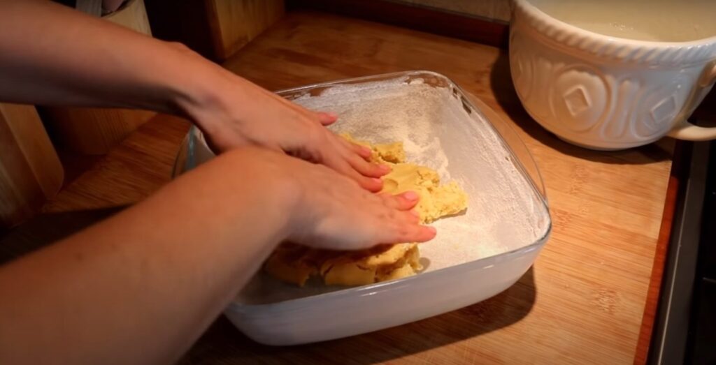 Připravte si jogurtový koláč, který se rozplývá na jazyku: Jednoduchá příprava Připravte si jogurtový koláč, který se rozplývá na jazyku: Jednoduchá příprava