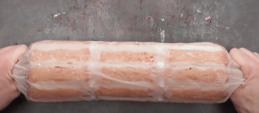 piškotová roláda s kakaem a smetanou z říše snů – zamiluje si jí každý!